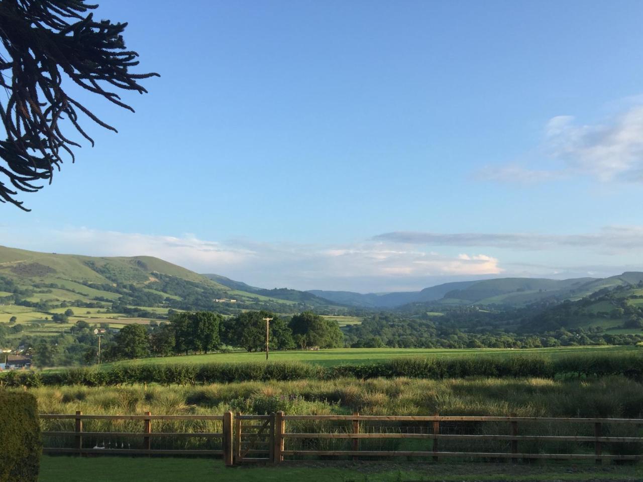 The Royston Hotel Llanbrynmair Bagian luar foto